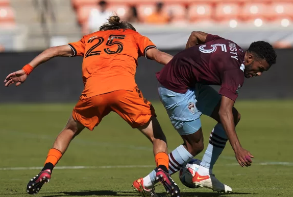 alt Latinos empiezan a moverse en la MLS: venezolano Navarro a Colorado